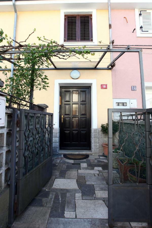 Apartment Svobode Изола Екстериор снимка